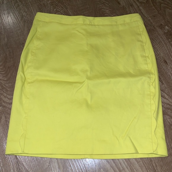 Banana Republic Dresses & Skirts - Banana republic yellow skirt with scallop detail